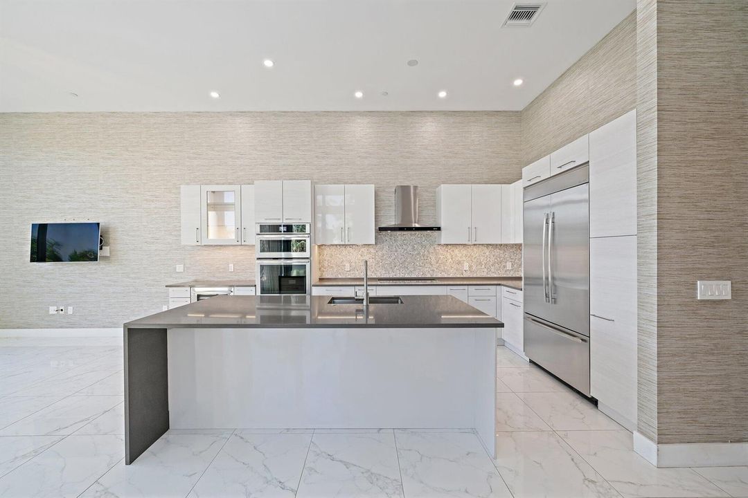 047-1WaterClubWay-301-NorthPalmBeach-SMA