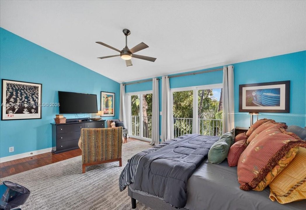 For Sale: $559,900 (2 beds, 2 baths, 1760 Square Feet)