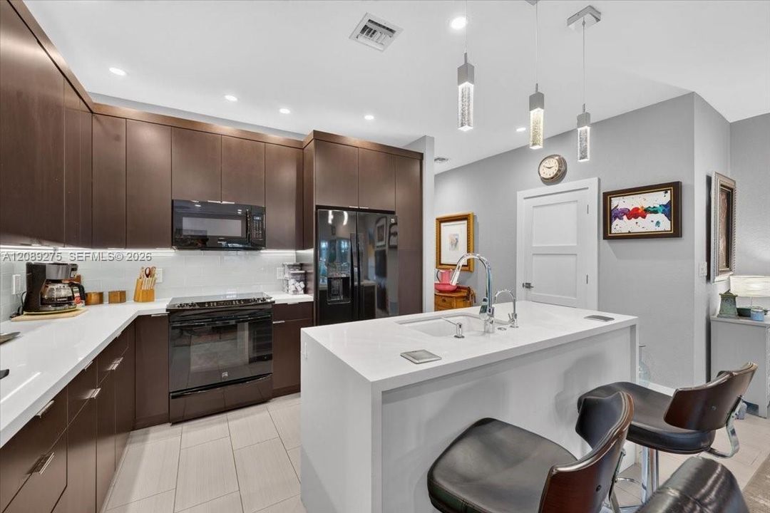 For Sale: $559,900 (2 beds, 2 baths, 1760 Square Feet)