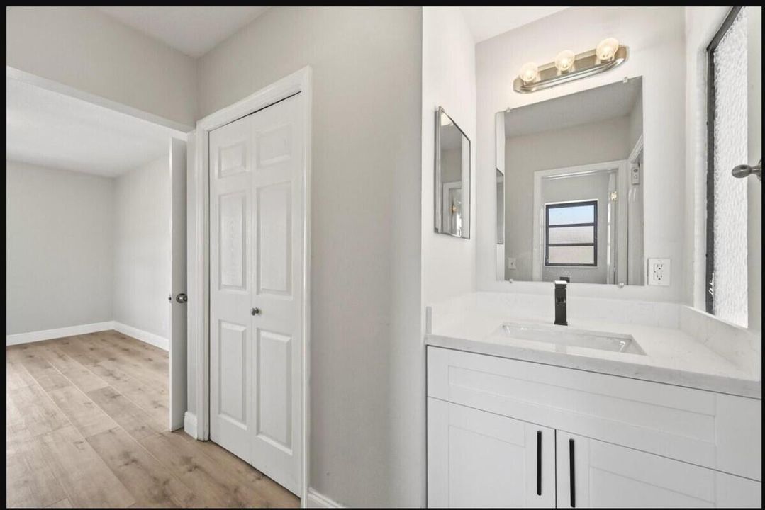 31_bathroomjpg (1)