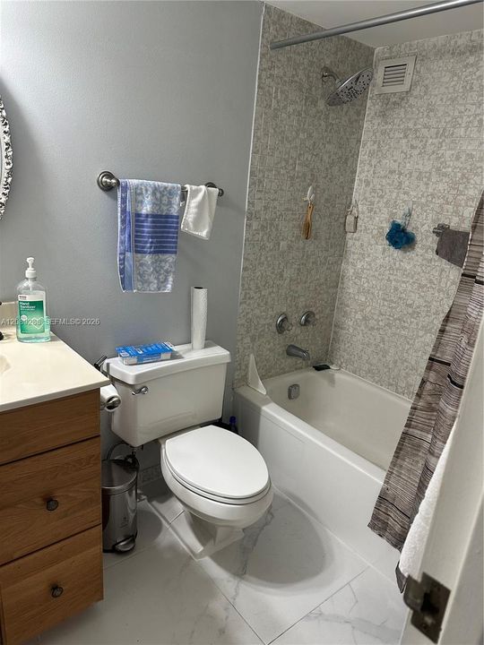For Sale: $255,000 (1 beds, 1 baths, 915 Square Feet)