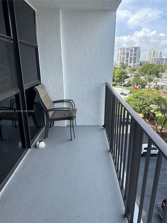 For Sale: $255,000 (1 beds, 1 baths, 915 Square Feet)