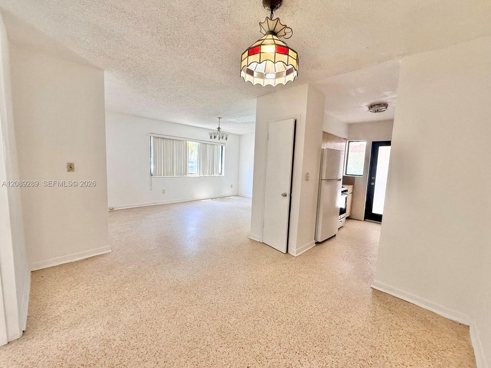 For Rent: $2,500 (1 beds, 1 baths, 850 Square Feet)
