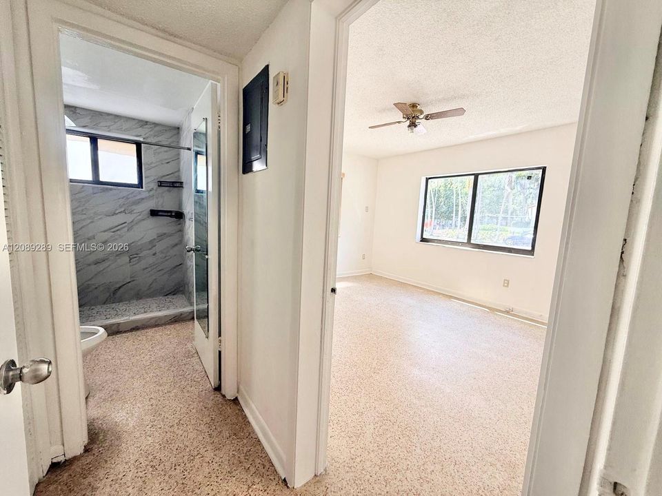 For Rent: $2,500 (1 beds, 1 baths, 850 Square Feet)