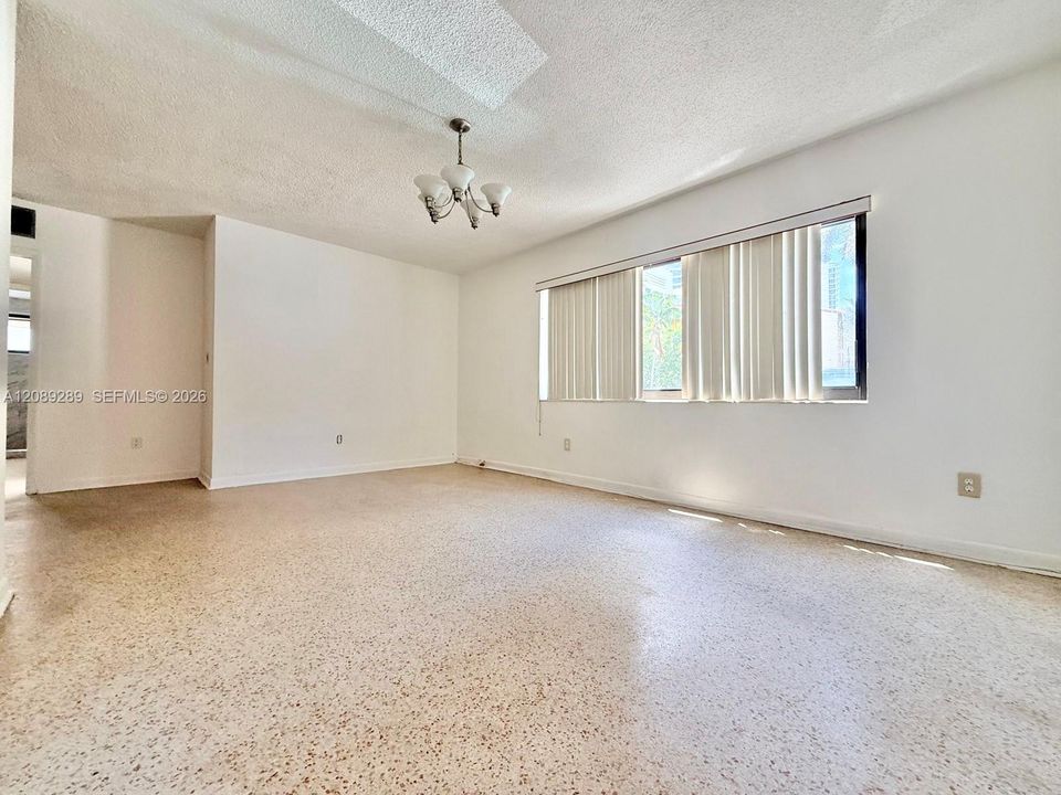 For Rent: $2,500 (1 beds, 1 baths, 850 Square Feet)