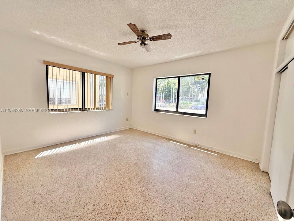 For Rent: $2,500 (1 beds, 1 baths, 850 Square Feet)