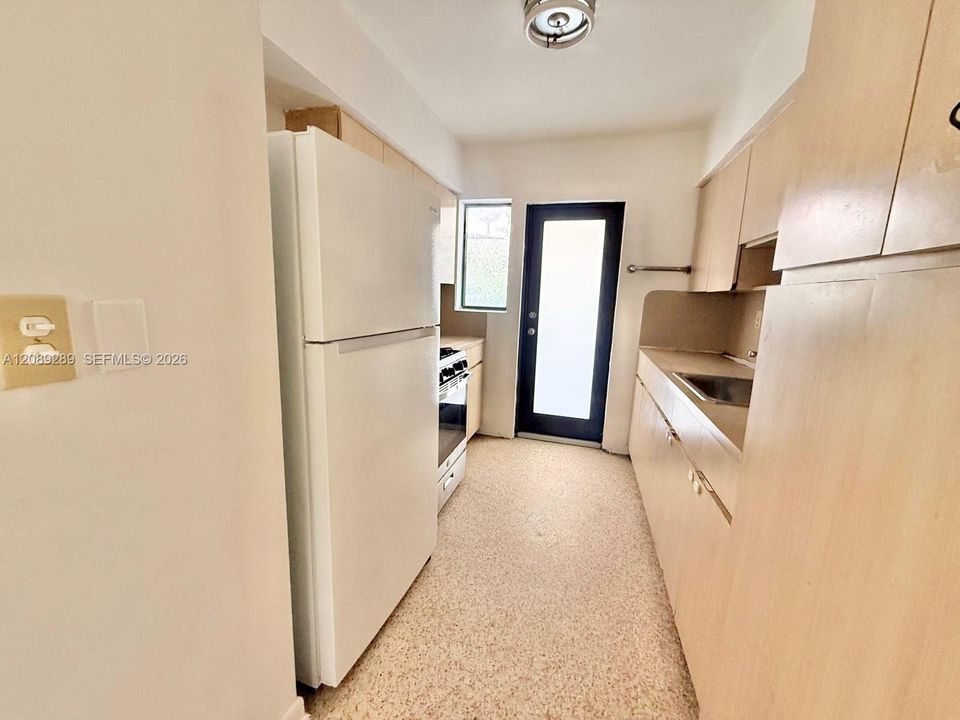 For Rent: $2,500 (1 beds, 1 baths, 850 Square Feet)