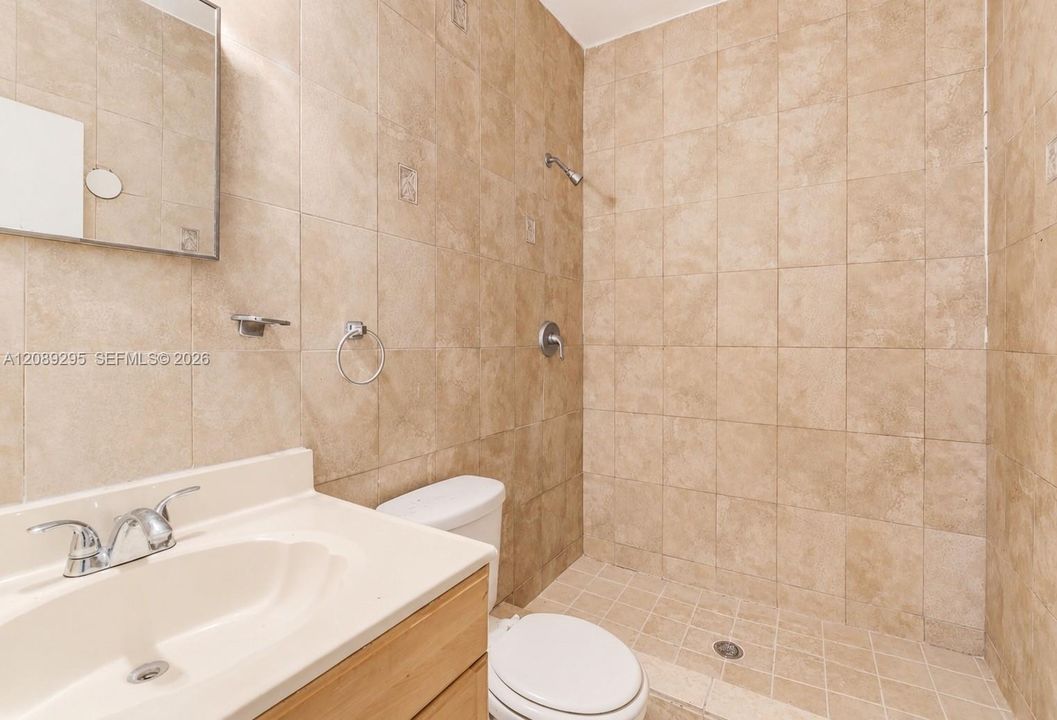 En Venta: $725,000 (0 camas, 0 baños, 2708 Pies cuadrados)