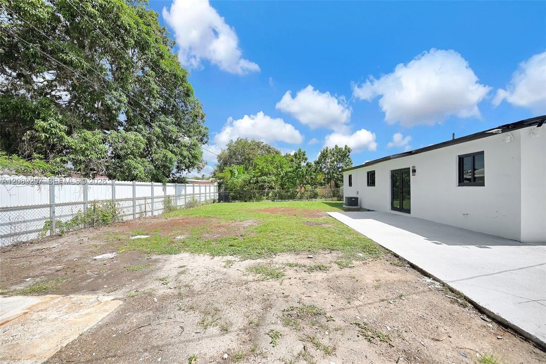 For Sale: $589,000 (4 beds, 2 baths, 1270 Square Feet)