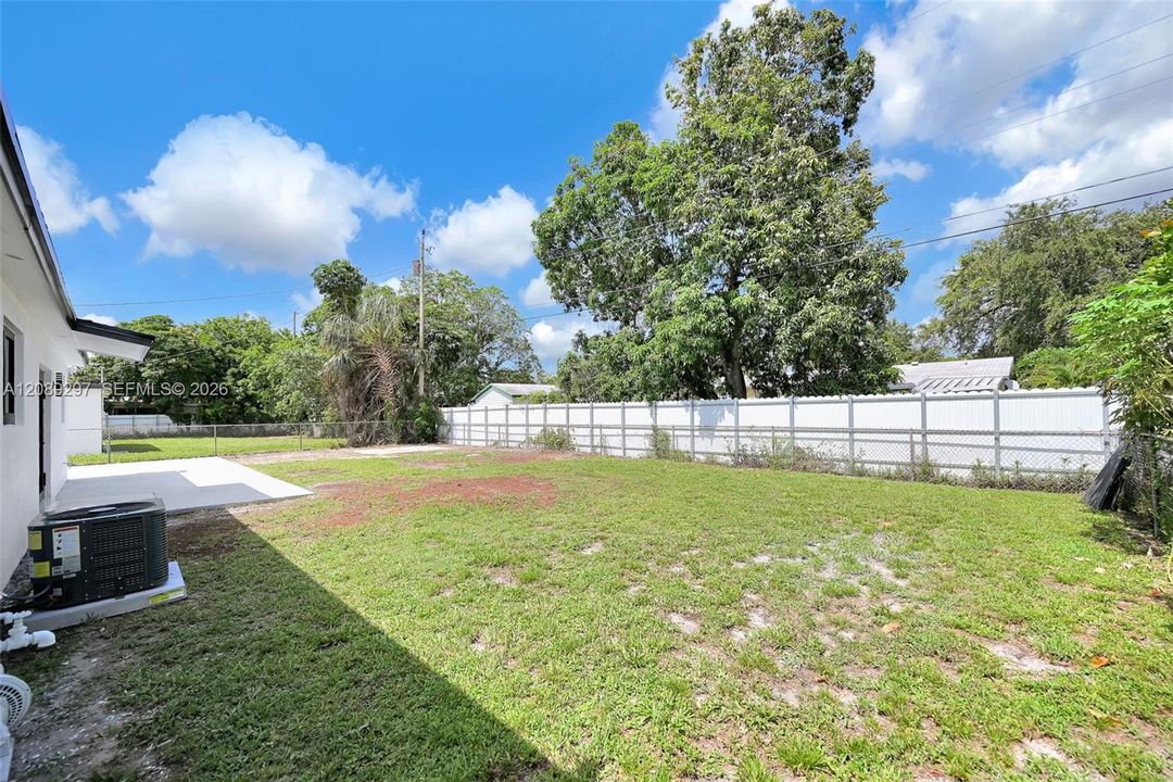 For Sale: $589,000 (4 beds, 2 baths, 1270 Square Feet)