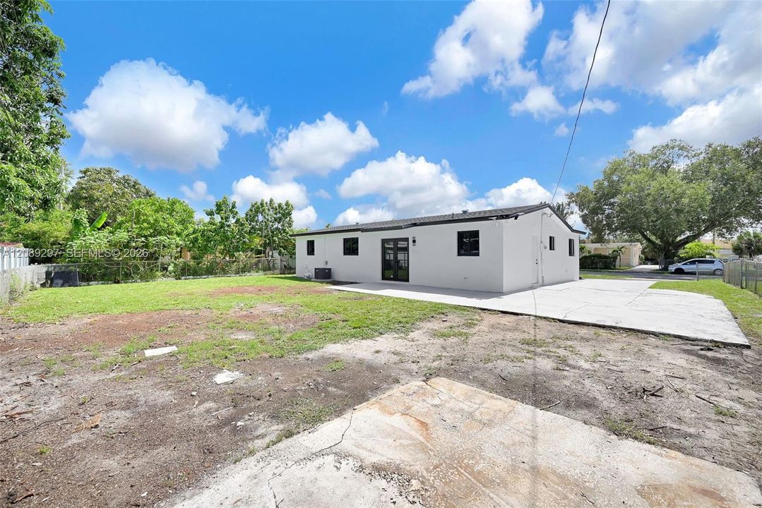 For Sale: $589,000 (4 beds, 2 baths, 1270 Square Feet)