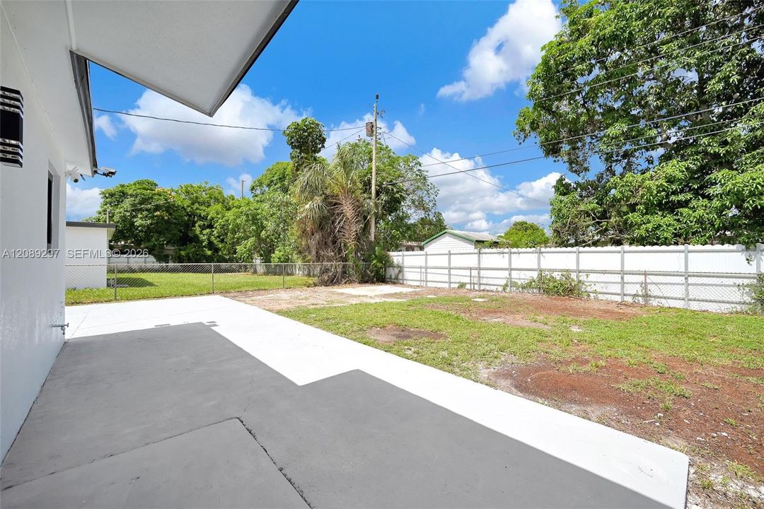 For Sale: $589,000 (4 beds, 2 baths, 1270 Square Feet)