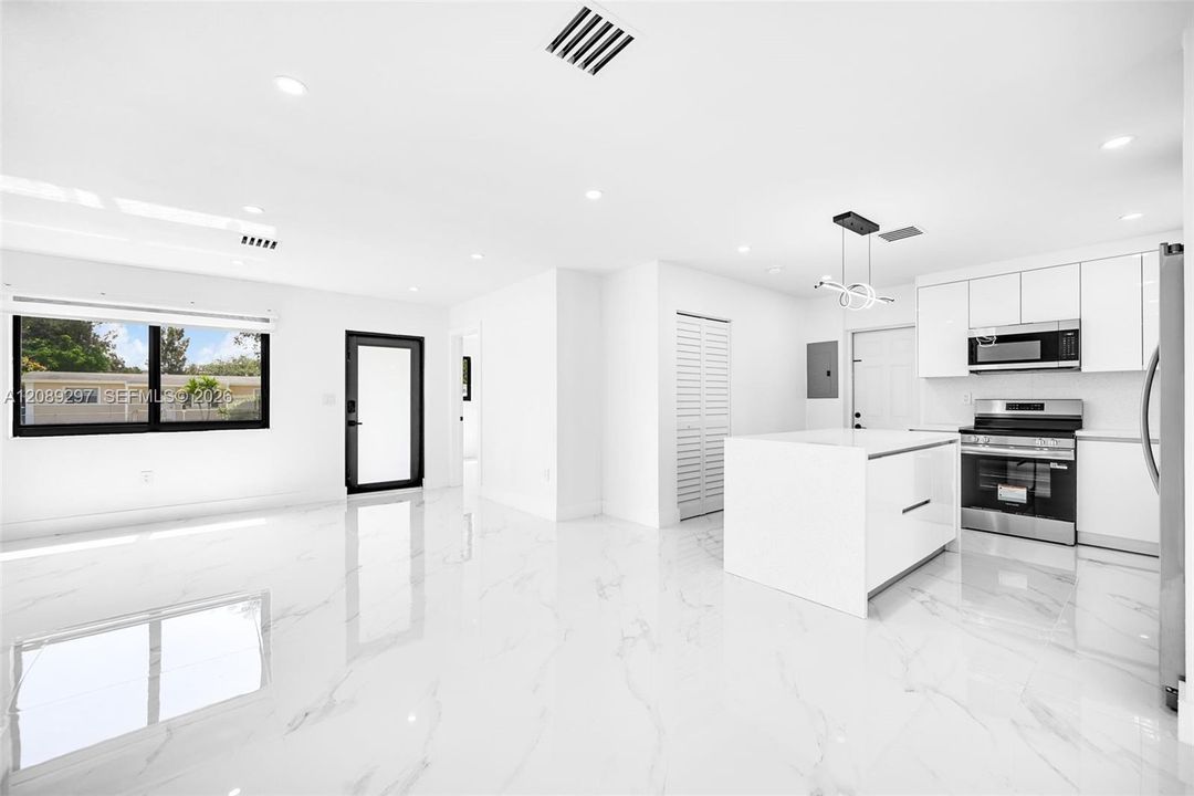 For Sale: $589,000 (4 beds, 2 baths, 1270 Square Feet)