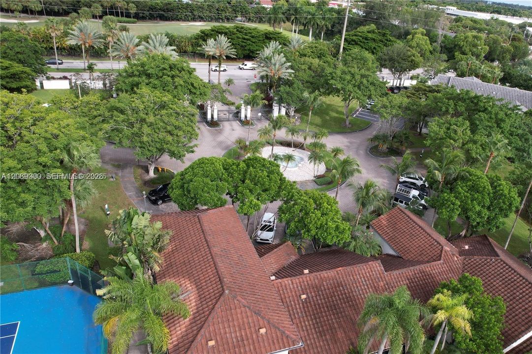 For Rent: $2,450 (2 beds, 1 baths, 818 Square Feet)