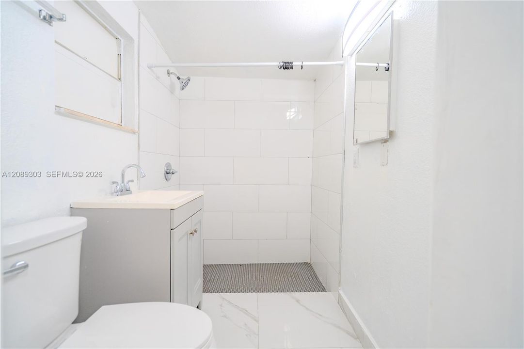 В аренду: $1,700 (1 спален, 1 ванн, 500 Квадратных фут)