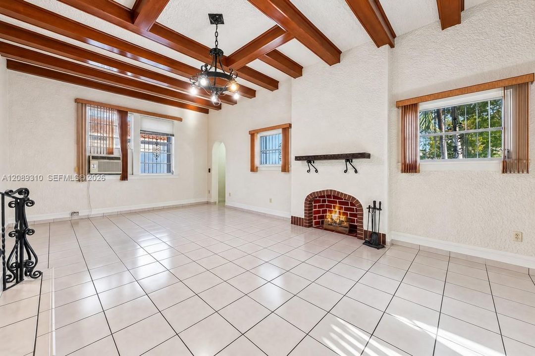 For Rent: $3,000 (2 beds, 1 baths, 2064 Square Feet)