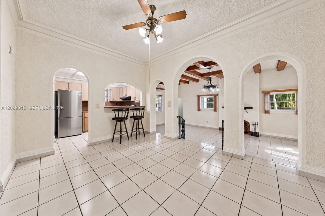 For Rent: $3,000 (2 beds, 1 baths, 2064 Square Feet)