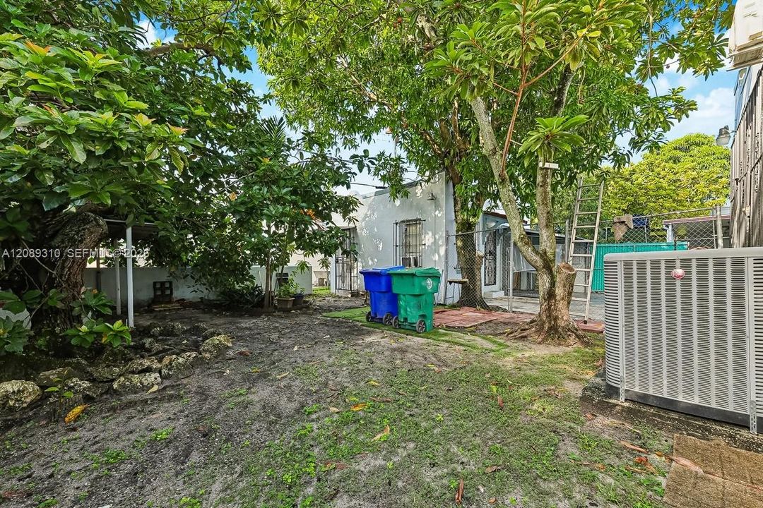 For Rent: $3,000 (2 beds, 1 baths, 2064 Square Feet)