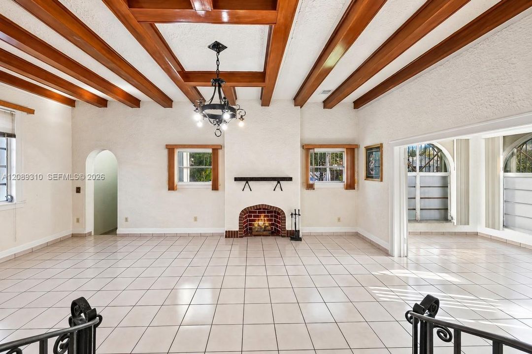 For Rent: $3,000 (2 beds, 1 baths, 2064 Square Feet)