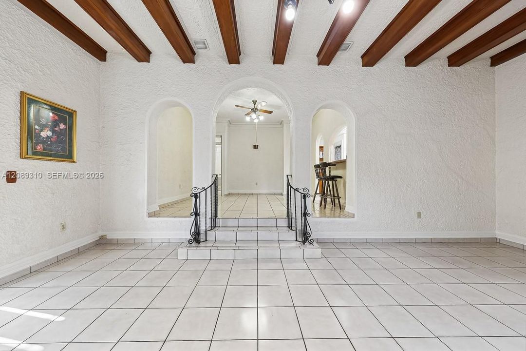 For Rent: $3,000 (2 beds, 1 baths, 2064 Square Feet)