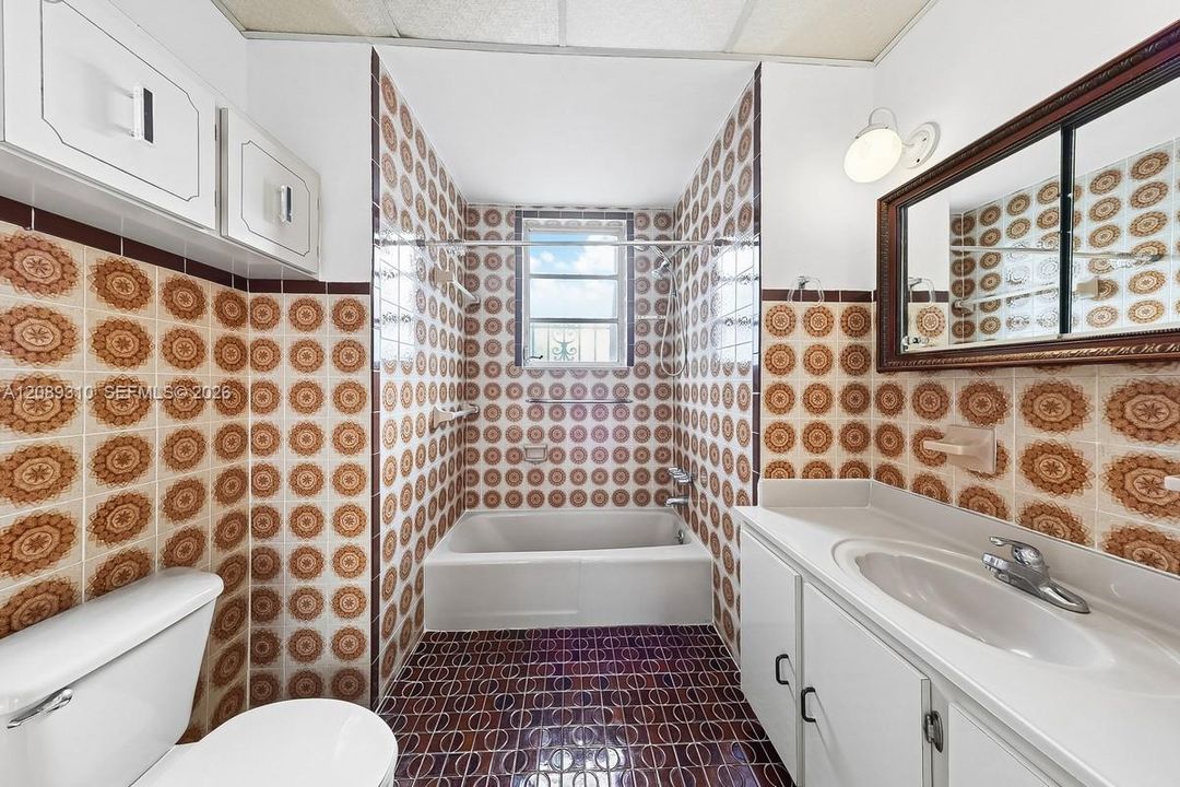 For Rent: $3,000 (2 beds, 1 baths, 2064 Square Feet)