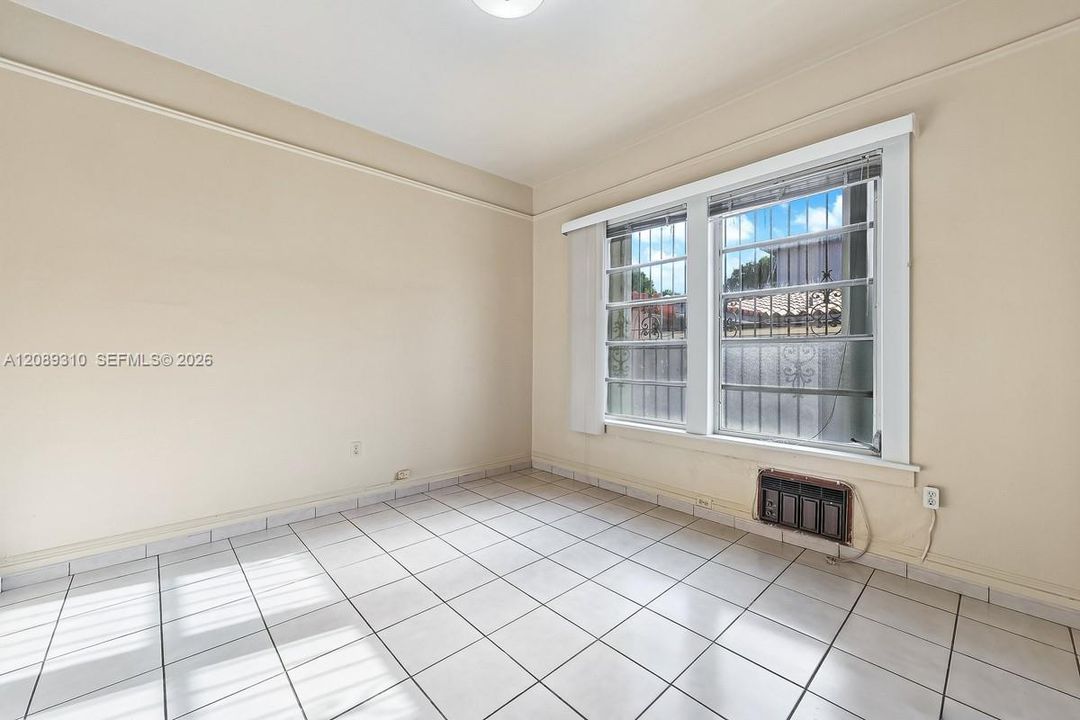 For Rent: $3,000 (2 beds, 1 baths, 2064 Square Feet)
