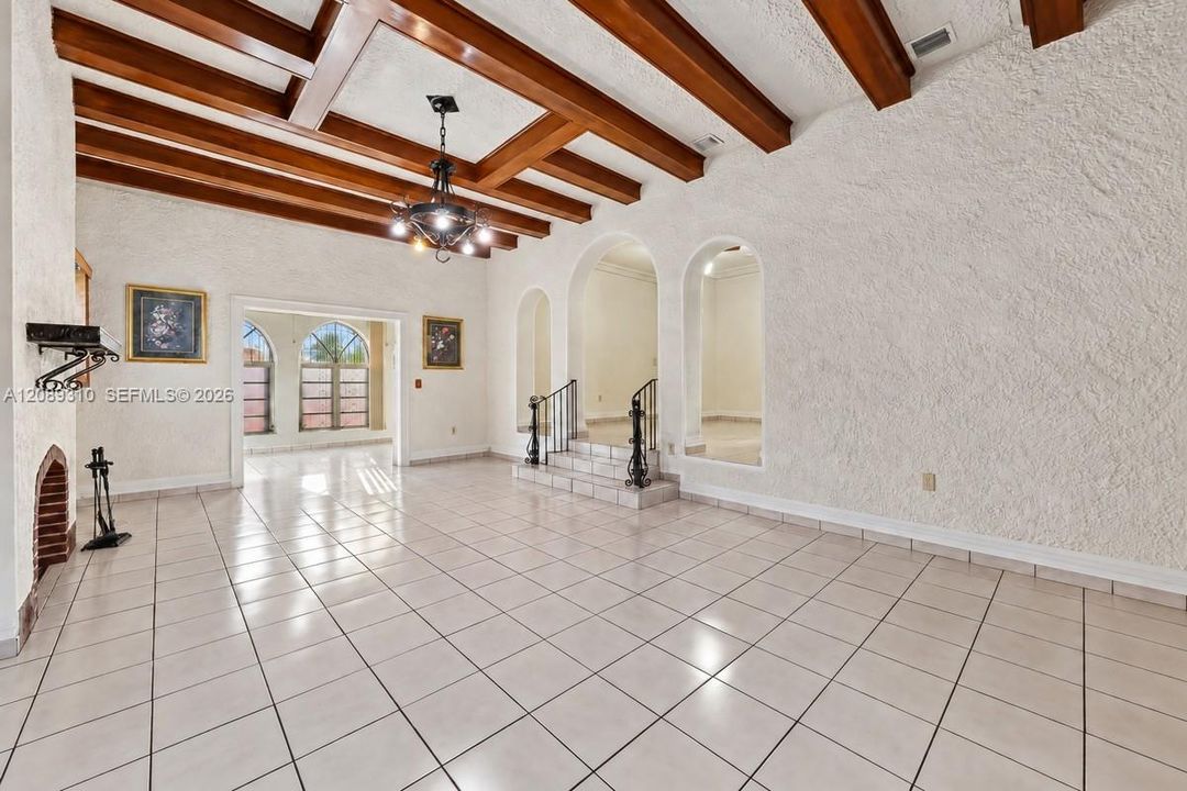 For Rent: $3,000 (2 beds, 1 baths, 2064 Square Feet)