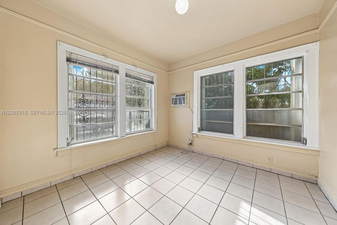 For Rent: $3,000 (2 beds, 1 baths, 2064 Square Feet)