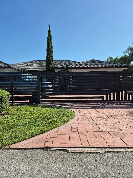For Sale: $1,150,000 (5 beds, 2 baths, 2158 Square Feet)