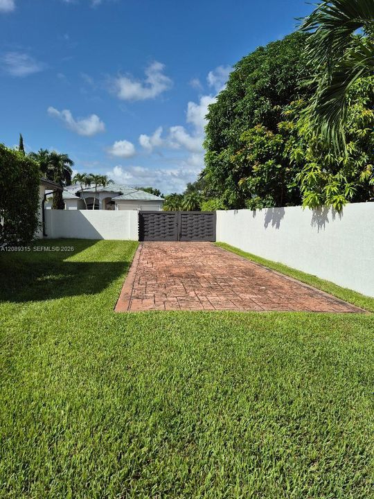 For Sale: $1,150,000 (5 beds, 2 baths, 2158 Square Feet)