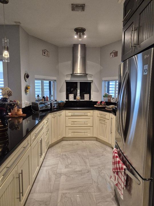 For Sale: $1,150,000 (5 beds, 2 baths, 2158 Square Feet)