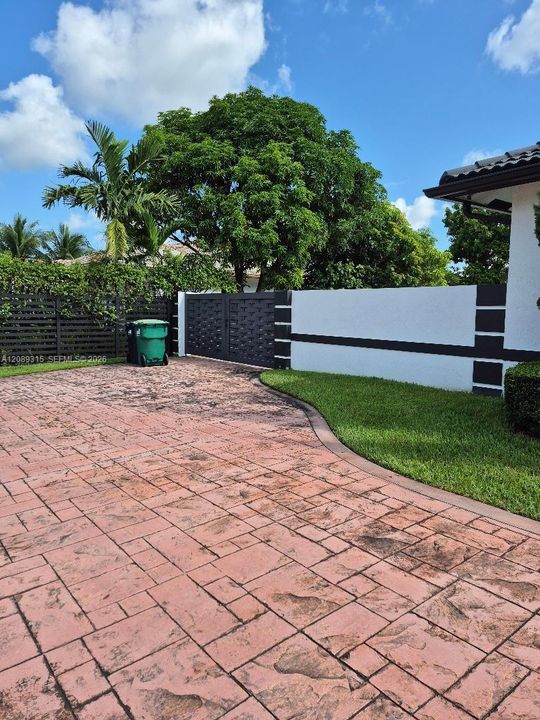 For Sale: $1,150,000 (5 beds, 2 baths, 2158 Square Feet)