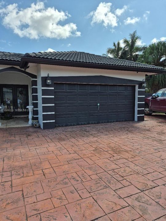 For Sale: $1,150,000 (5 beds, 2 baths, 2158 Square Feet)