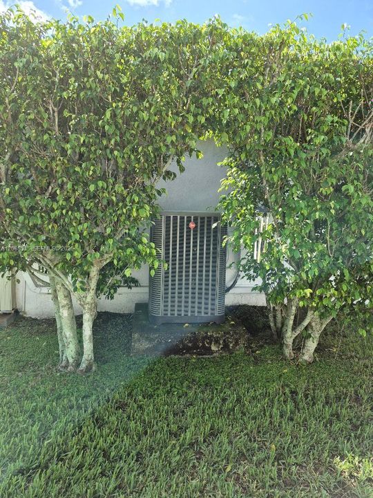 For Sale: $1,150,000 (5 beds, 2 baths, 2158 Square Feet)