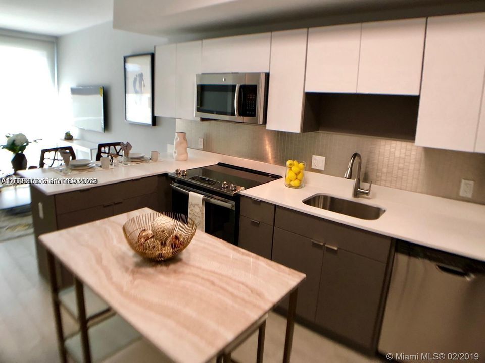 For Rent: $2,600 (1 beds, 1 baths, 560 Square Feet)