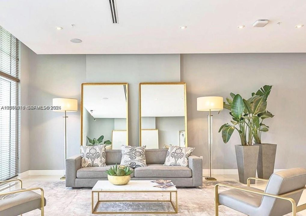 For Rent: $2,600 (1 beds, 1 baths, 560 Square Feet)
