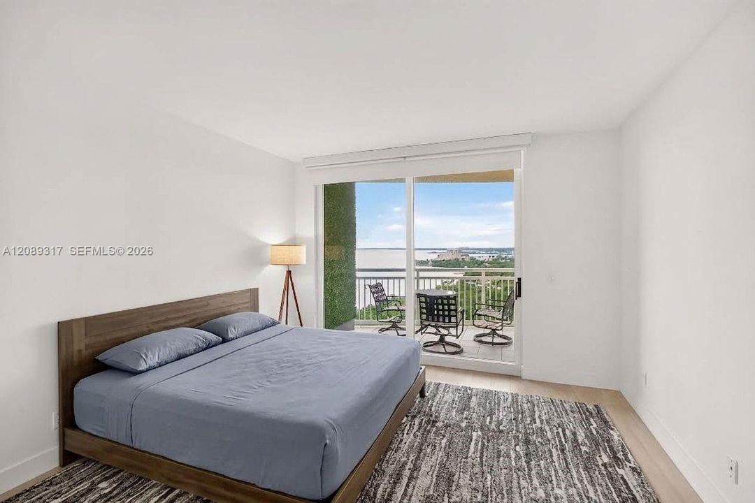 For Sale: $575,000 (1 beds, 1 baths, 770 Square Feet)