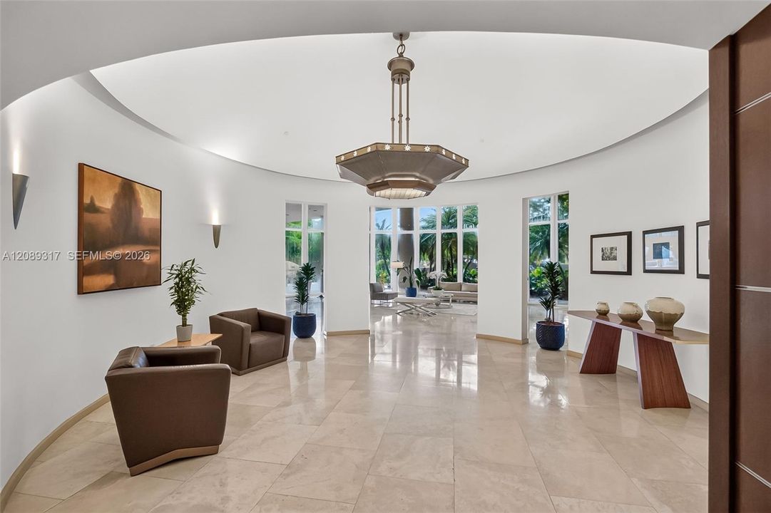 For Sale: $575,000 (1 beds, 1 baths, 770 Square Feet)