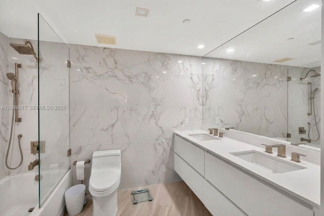 For Sale: $575,000 (1 beds, 1 baths, 770 Square Feet)
