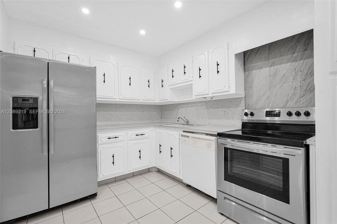 En Venta: $175,900 (2 camas, 2 baños, 1064 Pies cuadrados)