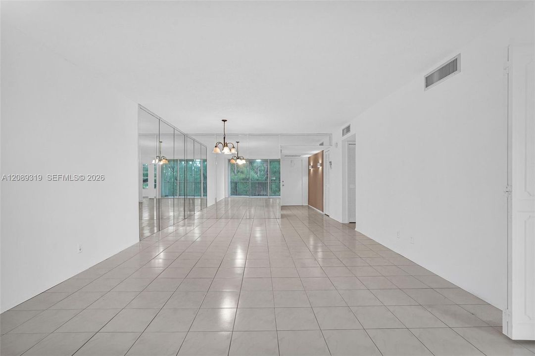 En Venta: $175,900 (2 camas, 2 baños, 1064 Pies cuadrados)
