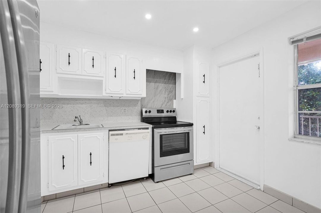 En Venta: $175,900 (2 camas, 2 baños, 1064 Pies cuadrados)