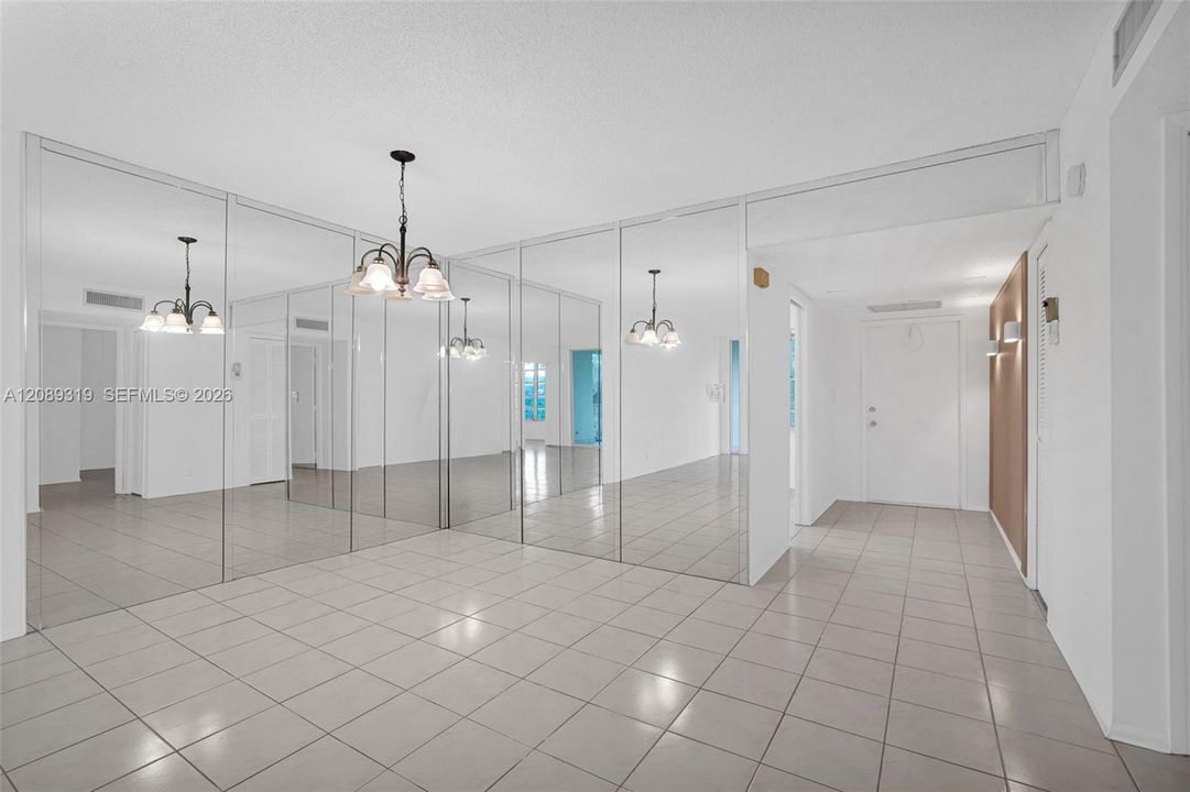 En Venta: $175,900 (2 camas, 2 baños, 1064 Pies cuadrados)