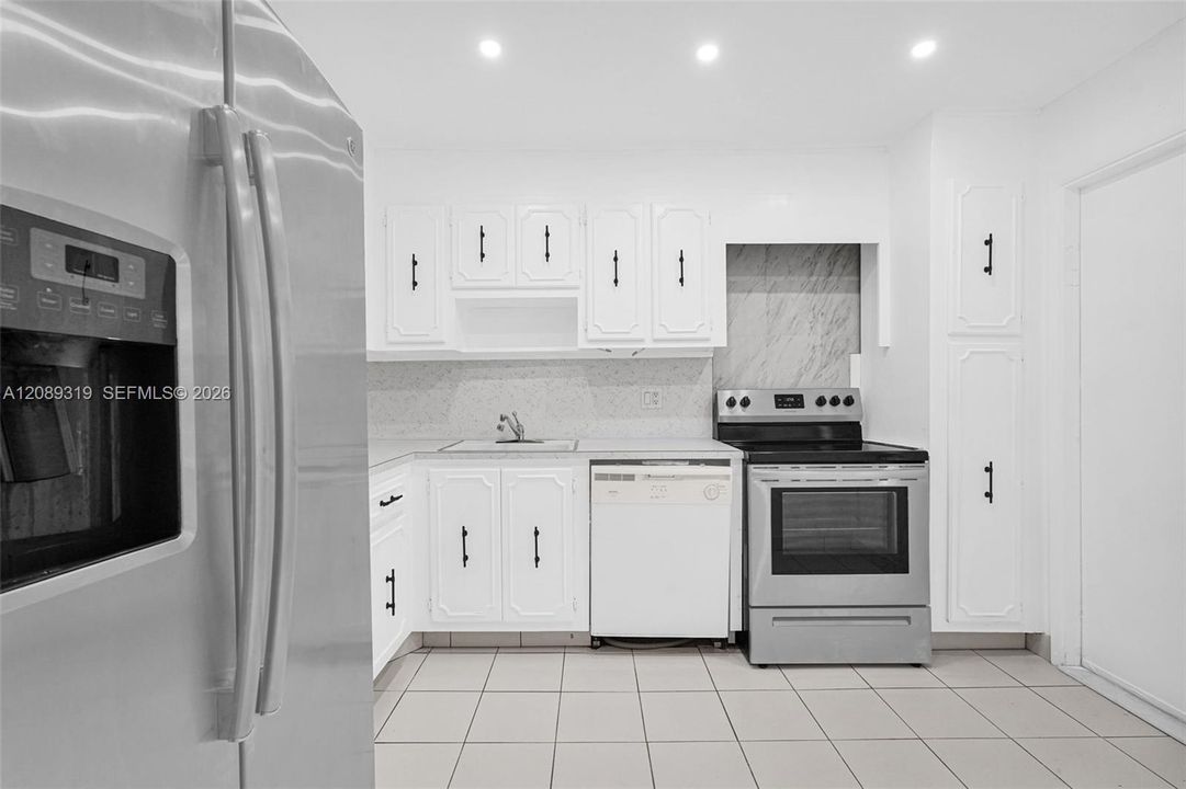 En Venta: $175,900 (2 camas, 2 baños, 1064 Pies cuadrados)