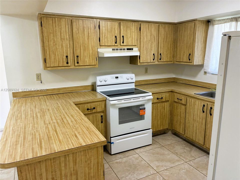 For Rent: $2,800 (2 beds, 2 baths, 972 Square Feet)