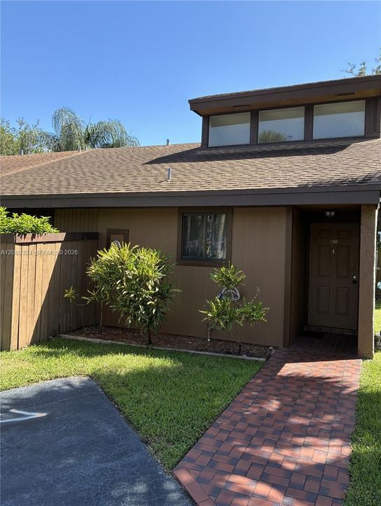 For Rent: $2,800 (2 beds, 2 baths, 972 Square Feet)