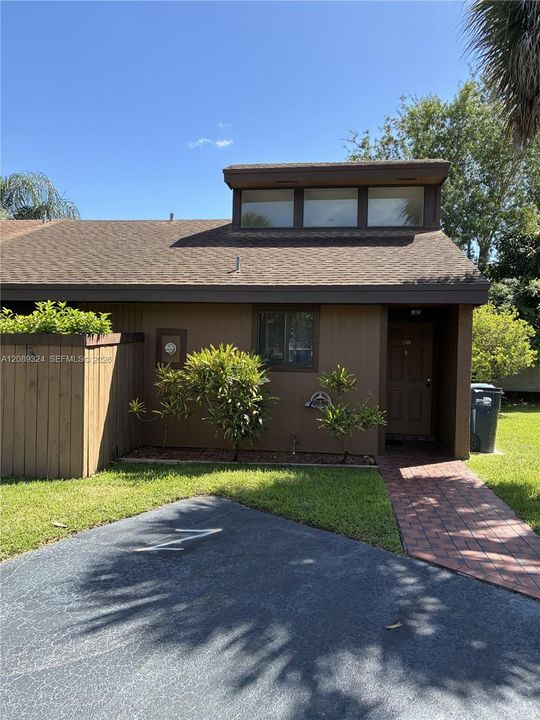 For Rent: $2,800 (2 beds, 2 baths, 972 Square Feet)