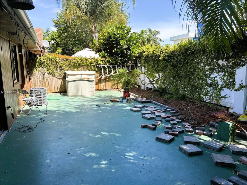 For Rent: $2,800 (2 beds, 2 baths, 972 Square Feet)