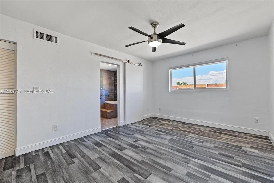 For Sale: $550,000 (3 beds, 2 baths, 1606 Square Feet)