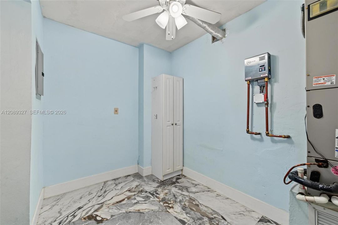 For Sale: $550,000 (3 beds, 2 baths, 1606 Square Feet)